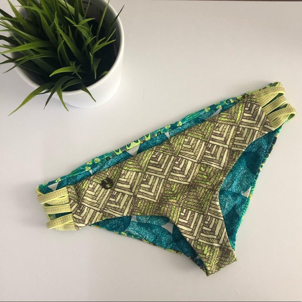 NEW Maaji reversible bikini bottoms